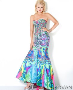 Man, just looking at this dress makes me feel like I'm tripping balls. Must be inspired by some kind of acid trip during the 1970s. Yeah, it's enough to make your prom date's eye sore.
