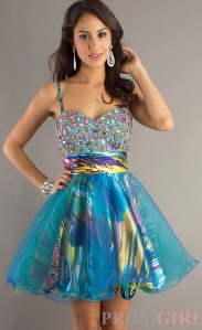 Yeah, I think tin the future, all the fembots would wear outfits like these so they can please their dirty old but terminally single masters by bowing to their every desire. Seriously, this dress is as tacky as hell.