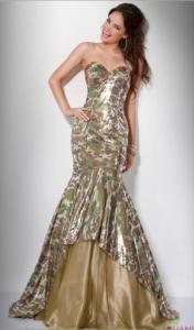 Sequin camo? What the fuck? Seriously, this woman may be pretty. But as for the girls who'd actually wear such a dress for prom, chances are they probably come from a trailer park. I mean why does this even exist?