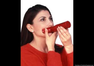 Now your mother can get luscious, plump, bee stung lips with this device that works by using technology of bicycle pumps or weird sounding flutes from bad cartoons. Seriously, why the hell does this even exist?