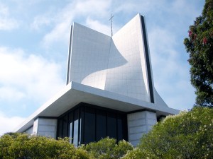 Now this is the Cathedral of Saint Mary of the Assumption, which serves as headquarters for the Catholic Archdiocese of San Francisco, California. Yeah, compared to the rest of the city, it's quite plain. Still reminds me of Darth Vader's vacation home for some reason.