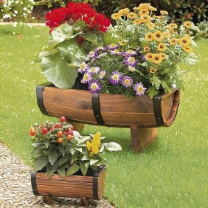 I'm sure these are pre made since they look kind of fake. Besides, nobody uses wooden barrels anymore. Nevertheless, these flowers are pretty.