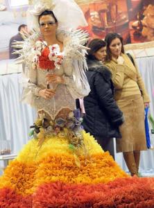 Don't look now, but I think this is the kind of wedding dress you'd expect a Cardassian bride to wear, on Star Trek no less. Seriously, the wedding out of this world, literally.