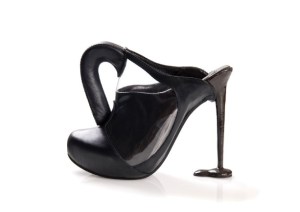 I'm not sure if a stiletto heel mug is very practical as a drinking vessel. Nevertheless, sort of give a whole new meaning to the word, "hip flask."