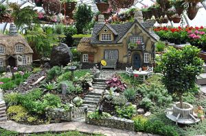 Now I'm sure this isn't the whole mini garden as some of it is cut from the photo. But you can see how elaborate these mini gardens can really get.