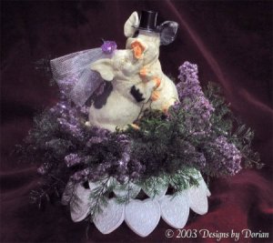 Now this would make a perfectly good wedding cake topper, if it weren't for the pigs in it. Seriously, why put pigs on a wedding cake? They're  not cuddly creatures. 