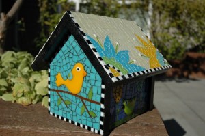 Now I'm sure this is a birdhouse even the biggest artistic bird lover would want. Still, I wonder how that person manage to get some of the brightly colored stone tiles. Probably some hardware store like Lowes or Home Depot.