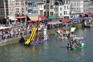 Okay, not this looks like fun. Sure it's not a great photo since it's shown at a distance. But sometimes you have to take what you can get.