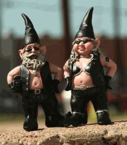 Funny how they have gnomes for bikers these days. They seem like they're the people you'd least expect to be in this type of tacky lawn decoration. Still, hope these 2 don't belong in a gang.