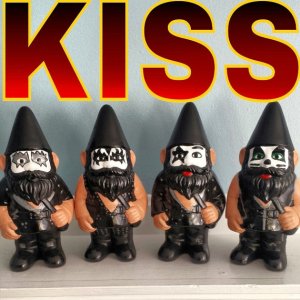 I may not be a fan of KISS. But when I see them as gnomes or nutcrackers, I have to include such depictions on my blog just for giggles.