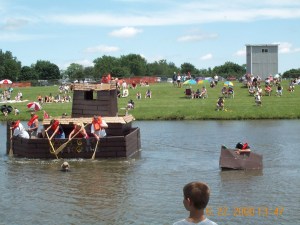 Now this doesn't look like a good rendition of Noah's Ark. And believe me, I saw the Darren Aronofsky movie. Then again, these people were on a tight budget so their cardboard ark is understandable. Darren Aronofsky though.....