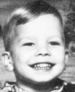 Now this little boy doesn't seem camera shy in the slightest. Of course, it's funny how my dad thought he wouldn't amount to anything after he left SNL. Boy, he didn't seem to bet on him hosting Late Night or the Tonight Show. Loved how he turned the theme of Reading Rainbow into a stoner anthem.