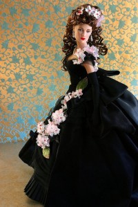 Now I'm not really much of a fan of Anna Karenina. I think she was just really immature who had absolutely no idea about to have a healthy relationship. Not to mention, she was so wrapped into Vronsky that she didn't try to get a new hobby. And then she threw herself in front of a train.