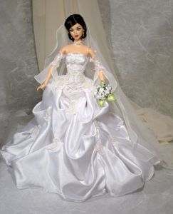 You see a lot of bride fashion dolls. And it's no wonder with how the wedding industry is like these days. But this is one of my favorites.