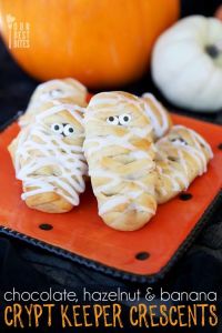 Because we all know that everyone wants mummy cookies at their Halloween party. Not sure how to make these though.