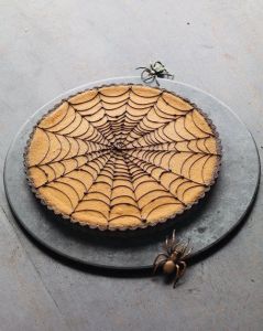 Now this looks quite intricate for a pastry. I sure couldn't draw a better spiderweb than that, especially in pastry form.