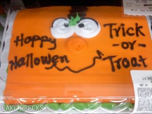 Seriously, do cake decorators not have spell check or something? Because I think people know how to spell "Halloween" and "treat."