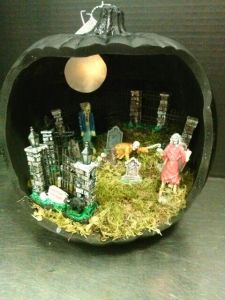 Of course, who says that the dead aren't a very lively bunch? Still, like how this person used a light bulb for the moon.