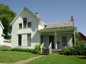 Villisca's  Moore House was the site of an infamous unsolved murder that killed 8 people. Until 1994, previous owners would claim they saw a guy wielding an ax at the foot of their beds.