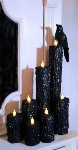Now this doesn't use real candle flames. But it does look quite eerie. Still, like the bird and like the glitter.