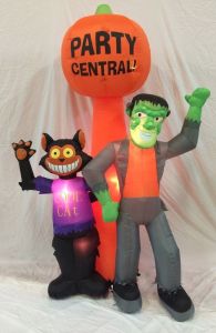 Yes, they seem to be rather friendly hanging out together. Of course, doesn't make either very scary. Does it?