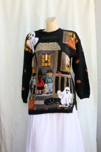 Not sure if I want to check this house. Looks pretty rickety and I saw a couple of ghosts nearby.