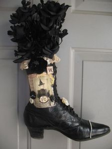 Now this is has witch all over it as you can see with all the witch memorabilia. Love the black flowers though.