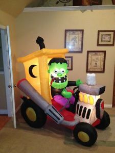 Now it seems that this hot rod's roof is an outhouse. Wonder if he used the seat. Still, must give off a lot of gas emissions.