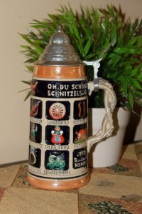 This reminds me of a German song they sang on Animaniacs. Of course, they ended up taking the chef's clothes off and pissed him off. But, oh well. It was funny.