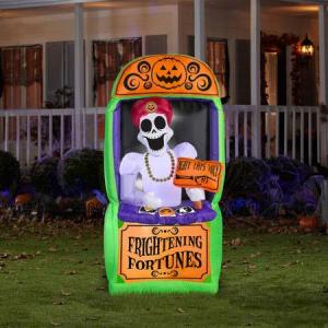 Seems like Madam Skull Lady is doing Tarot card readings. Kind of wish she had a crystal ball instead. I mean that's how I identify a fortune teller.