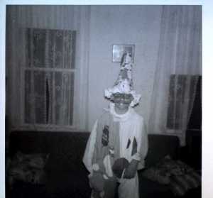 After all, what circus clown doesn't have the face of Rip Taylor? Like all of them.