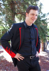 I don't know about you. But this looks less like Peeta the "Boy with Bread" and more like Peeta the Used Car Salesman. Not sure why.