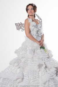 Let's hope this isn't a Hunger Games themed wedding picture. Seriously, I may like the books, but I don't think a Hunger Games wedding is appropriate at all.