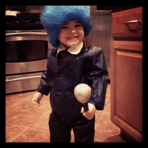 Now that's so adorable. You have to love this costume for God's sake, especially the blue hair.