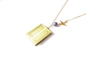 Still, a square one makes sense. I mean it contained at least 3 pictures, consisting of Gale, Prim, and Mrs. Everdeen. Well, read the books, okay?