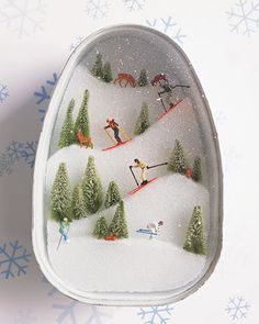Yes, I know it's a winter egg. But I want to show how creative these egg diorama people could get.