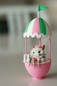 Yes, I know it's not really a diorama per se. But it uses an egg shape and it's so cute.