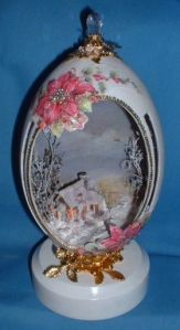 Okay, this is a Christmas egg. But it's not as Christmasy as the other eggs I've seen on Pinterest. And yes, they have Christmas ones, too.