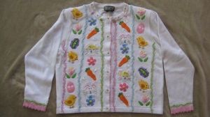 This one has 2 columns with chicks and eggs as well as 2 with bunnies and carrots. But somehow this sweater is cute and tacky at the same time.