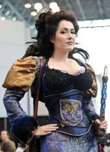 Then again, she probably doesn't get a lot of description in the books and owned a fancy diadem. Still, that's a very nice dress.