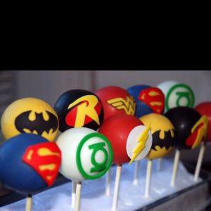 I also tend to include at least one cake pops treat as well. These consist of Superman, Batman, Green Lantern, Robin, Wonder Woman, and the Flash.