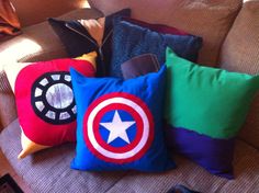 Consists of Iron Man, Captain America, Hulk, Hawkeye, and Black Widow. Love the colors on these.