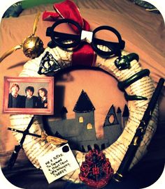 Now this seems like a definitive Harry Potter wreath. They even have the taped glasses and Hogwarts on it.