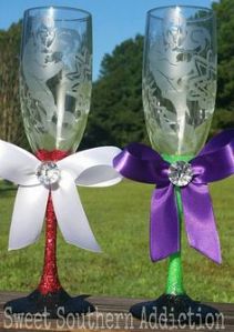 Remember that the Joker's is green with a purple bow. And that Harley's is red with a white bow. But this does seem like an ingenious idea.