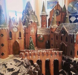 Yes, it's yet another gingerbread Hogwarts. But this one is surely spectacular like you can't believe.