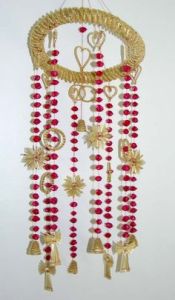 Well, this is different. Okay, that's probably wicker, not straw. Or is wicker straw? I'm confused.