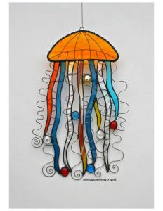 Yes, a jellyfish may be pretty. But there are plenty you don't want to swim near. Because they're highly poisonous and can kill you.