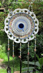 I guess this one is more for the kitchen inclined. However, I have a better use of cutlery than putting it on wind chimes. It's called putting food in your mouth.