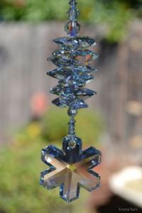 Wonder how this shimmers in the sunlight. Still, this is more meant for winter decoration.