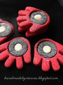 Yes, I put up Iron Man hand cookies before. But these don't use any icing.